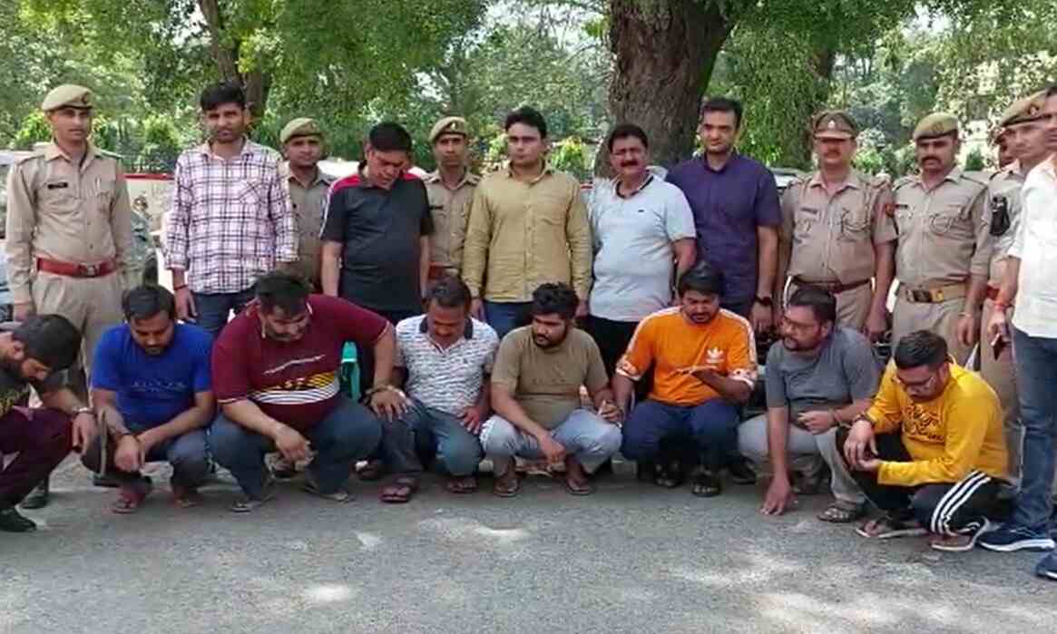 फर्जीवाडे पर प्रहार-लग्जरी गाड़ियां खरीदने बेचने वाले 9 शातिर अरेस्ट