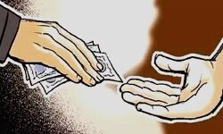 रूपयों की हवस- राजस्व निरीक्षक रिश्वत लेते रंगेहाथ गिरफ्तार