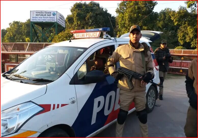 मंत्री के घर दिल्ली पुलिस का छापा-नहीं हाथ लगा रेप का आरोपी बेटा