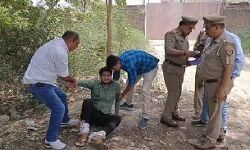 मुठभेड़ में 50 हजारी इनामी बदमाश गिरफ्तार- 22 लाख की लूट को दिया अंजाम मुठभेड़ में 50 हजारी इनामी बदमाश गिरफ्तार- 22 लाख की लूट को दिया अंजाम