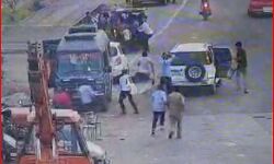 हनक दिखाने को टोल प्लाजा पर युवकों ने मचाया हुडदंग-तोड़ी एंबुलेंस हनक दिखाने को टोल प्लाजा पर युवकों ने मचाया हुडदंग-तोड़ी एंबुलेंस