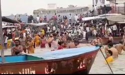 बुद्ध पूर्णिमा पर श्रद्धालुओं ने गंगा में लगाई आस्था की डुबकी