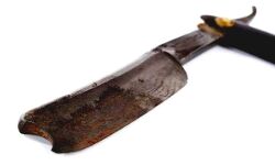 पत्नी को मायके से बुलाने के लिए युवक ने शरीर में उस्तरा से कट लगाये