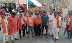 ज्ञानवापी में शिवलिंग मिलने पर क्रांतिसेना ने बजाये घंटे घडियाल-फोडे पटाखे ज्ञानवापी में शिवलिंग मिलने पर क्रांतिसेना ने बजाये घंटे घडियाल-फोडे पटाखे