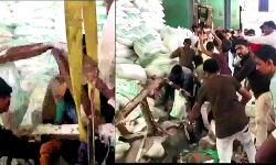 नमक फ़ैक्टरी की दीवार गिरने से 12 की मौत- कई घायल