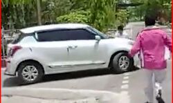 भाकियू जिलाध्यक्ष पर हमला- कार से रौंदने की कोशिश- बोनट पर टांगा भाकियू जिलाध्यक्ष पर हमला- कार से रौंदने की कोशिश- बोनट पर टांगा