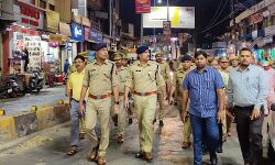 पुलिस फोर्स के साथ एसएसपी ने शहर का किया निरीक्षण - दी हिदायत