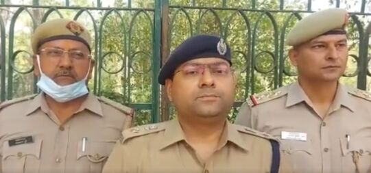 सामूहिक हत्या के बाद फरार 50 हजारी बदमाश पुलिस मुठभेड़ में लंगड़ा