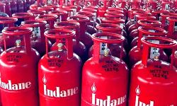 देश में महंगाई ने दिया एक और झटका- रसोई गैस के फिर बढ़े दाम