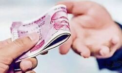 पुलिस कर्मचारी 20 हजार रुपए की रिश्वत लेते गिरफ्तार