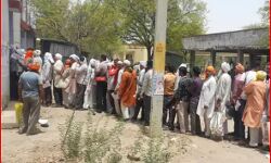 राशन कार्ड सेरेंडर में यह जिला सबसे आगे-नोटबंदी की तरह लगी लाइनें राशन कार्ड सेरेंडर में यह जिला सबसे आगे-नोटबंदी की तरह लगी लाइनें
