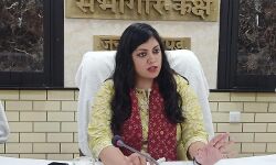 जलभराव को लेकर गंभीर DM ने कसे अधिकारियों के पेंच