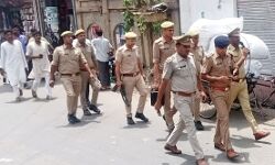नया लुक देने को पुलिस लेकर निकली क्रेन तो सब हो गया व्यवस्थित