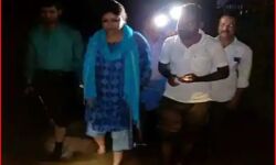 BJP MLA के शाही ठाठ- बुजुर्ग महिला से धुलवाये पैर- अब दी सफाई BJP MLA के शाही ठाठ- बुजुर्ग महिला से धुलवाये पैर- अब दी सफाई