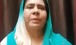 सपा नेत्री को बडबोलापन पड़ा महंगा- पद छीनकर किया गया पैदल सपा नेत्री को बडबोलापन पड़ा महंगा- पद छीनकर किया गया पैदल