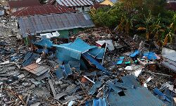 इमारत गिरने से पांच लोगों की मौत, दर्जनों घायल इमारत गिरने से पांच लोगों की मौत, दर्जनों घायल