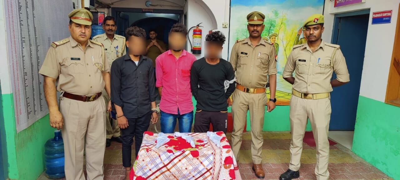 पुलिस ने मुठभेड़ में दबोचें तीन आरोपी- बाइक सहित अवैध असलहा बरामद