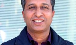 कमीशन मांगने के आरोपी स्वास्थ्य मंत्री को किया कैबिनेट से बाहर कमीशन मांगने के आरोपी स्वास्थ्य मंत्री को किया कैबिनेट से बाहर