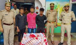 पुलिस ने मुठभेड़ में दबोचें तीन आरोपी- बाइक सहित अवैध असलहा बरामद पुलिस ने मुठभेड़ में दबोचें तीन आरोपी- बाइक सहित अवैध असलहा बरामद