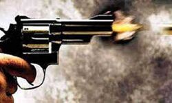 बदमाशों ने की कई राउंड फायरिंग- संचालक व दो छात्राओं समेत 4 घायल बदमाशों ने की कई राउंड फायरिंग- संचालक व दो छात्राओं समेत 4 घायल