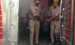 प्रेमिका से मिलने गए प्रेमी की हत्या-प्रेमिका भी घायल-पिता हिरासत में प्रेमिका से मिलने गए प्रेमी की हत्या-प्रेमिका भी घायल-पिता हिरासत में