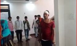 मुझे बीवी से बचाओ- पति ने मारा थप्पड़ तो पत्नी ने इंतकाम में कर दिया ऐसा हाल मुझे बीवी से बचाओ- पति ने मारा थप्पड़ तो पत्नी ने इंतकाम में कर दिया ऐसा हाल