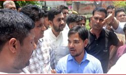 घरों के बाहर मीटर लगाने पहुंची टीम का विरोध- SDO का घेराव कर काटा हंगामा