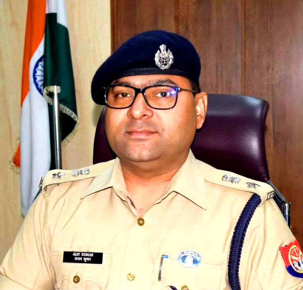 लूट गैंग का सरगना अपने 7 साथियों के साथ गिरफ्तार-पुलिस से हुई थी मुठभेड़