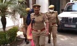 SSP ऑफिस पहुंचकर महिला ने किया आत्मदाह का प्रयास- बोली करा दो मेरी शादी SSP ऑफिस पहुंचकर महिला ने किया आत्मदाह का प्रयास- बोली करा दो मेरी शादी