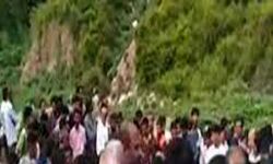 तीर्थयात्रियों को ले जा रहा वाहन दुर्घटनाग्रस्त- 03 मरे, कई घायल