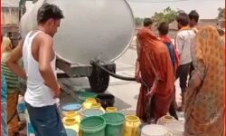 बॉर्डर पर बसा गांव- जहां कार्ड पर 3 दिन में मिलता है 15 लीटर पानी बॉर्डर पर बसा गांव- जहां कार्ड पर 3 दिन में मिलता है 15 लीटर पानी