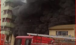 आग से बुरी तरह दहका टायर गोदाम- सांस लेने में परेशानी- इलाका कराया खाली