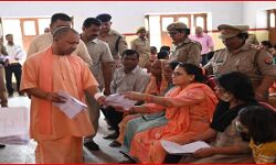 जनता दर्शन में भारी भीड़ देख अफसरों पर उबले सीएम- उठाएं सवाल