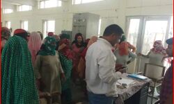 बिजली कट से परेशान महिलाओं का पावर हाउस पर कब्जा- SSA की कुर्सी पर बैठी बिजली कट से परेशान महिलाओं का पावर हाउस पर कब्जा- SSA की कुर्सी पर बैठी