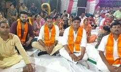 शनिधाम मंदिर में शनि जयंती पर समाजसेवी मनीष ने भजन संध्या में लिया भाग