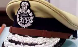 शासन ने कप्तान को हटाया- इस आईपीएस अफसर को मिली जिले की कमान शासन ने कप्तान को हटाया- इस आईपीएस अफसर को मिली जिले की कमान