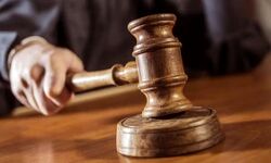 पंचायत सचिव को बंधक बनाने के मामले में मुखिया दंपति को मिली सजा