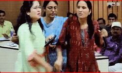 सदन में फूट-फूट कर रोई BDO- बोली करा दो मेरा ट्रांसफर