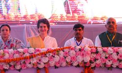 कांग्रेस वो पार्टी है जो ना पीछे हटेगी और ना ही झुकेगी- प्रियंका गांधी कांग्रेस वो पार्टी है जो ना पीछे हटेगी और ना ही झुकेगी- प्रियंका गांधी