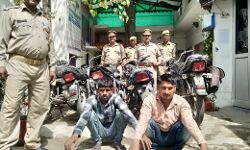 पलक झपकते ही बाइक चुराने वाले दो गिरफ्तार- बाइक एवं असलहा बरामद