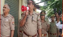 मेरठ में चला योगी का डंडा-गैंगस्टर की लाखों की संपत्ति कुर्क-नही चला विरोध