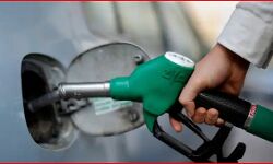 डीजल पेट्रोल की कीमतें बढ़ने से भड़के लोग- पेट्रोल पंप तोड़े- किया पथराव डीजल पेट्रोल की कीमतें बढ़ने से भड़के लोग- पेट्रोल पंप तोड़े- किया पथराव