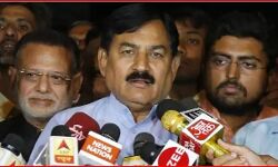 गर्लफ्रेंड के घर पकड़े गए पूर्व केंद्रीय मंत्री ने लिया राजनीति के ब्रेक गर्लफ्रेंड के घर पकड़े गए पूर्व केंद्रीय मंत्री ने लिया राजनीति के ब्रेक