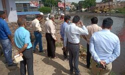 रास्ते पर मिली जलभराव की समस्या के निदान के DM ने दिए निर्देश रास्ते पर मिली जलभराव की समस्या के निदान के DM ने दिए निर्देश