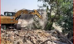 10 करोड की 35 दुकानों पर चला बुलडोजर- किया तहस नहस