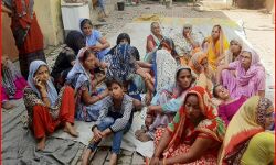 टैक्सी चालक को पीट-पीटकर उतारा मौत के घाट- दो हिरासत में लिये