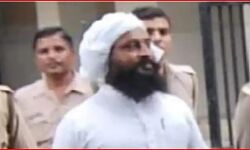 वाराणसी सीरियल ब्लास्ट- कोर्ट ने वलीउल्लाह को ठहराया दोषी- 8 जून को सजा वाराणसी सीरियल ब्लास्ट- कोर्ट ने वलीउल्लाह को ठहराया दोषी- 8 जून को सजा