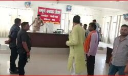 संपूर्ण समाधान दिवस में नेम प्लेट नहीं लगी मिली-भड़क उठे BJP MLA संपूर्ण समाधान दिवस में नेम प्लेट नहीं लगी मिली-भड़क उठे BJP MLA