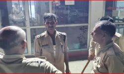 चाचा मंत्री हैं हमारे- बीयर पी रहे वन मंत्री के भतीजे ने होमगार्ड को पीटा चाचा मंत्री हैं हमारे- बीयर पी रहे वन मंत्री के भतीजे ने होमगार्ड को पीटा