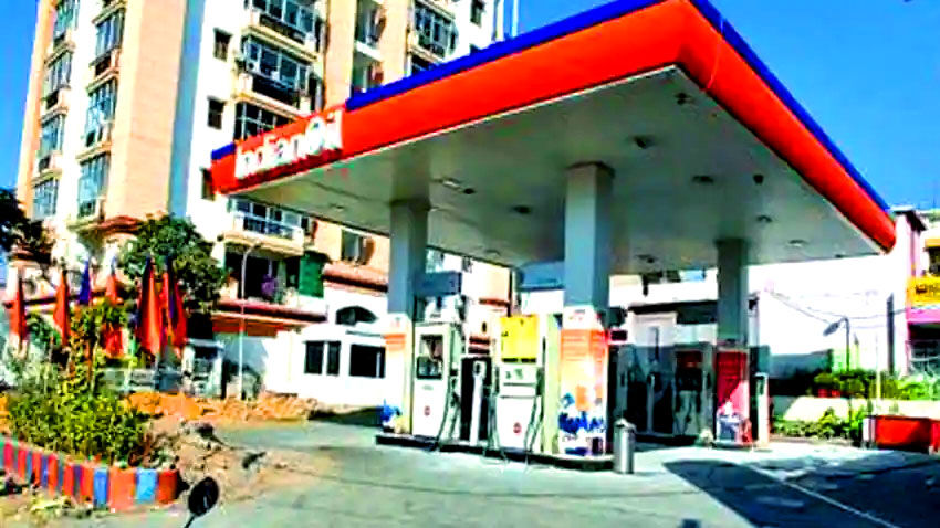 गिरी गाज-दंगाईयो को पैट्रोल देने वाले पैट्रोल पंप का लाइसेंस निरस्त